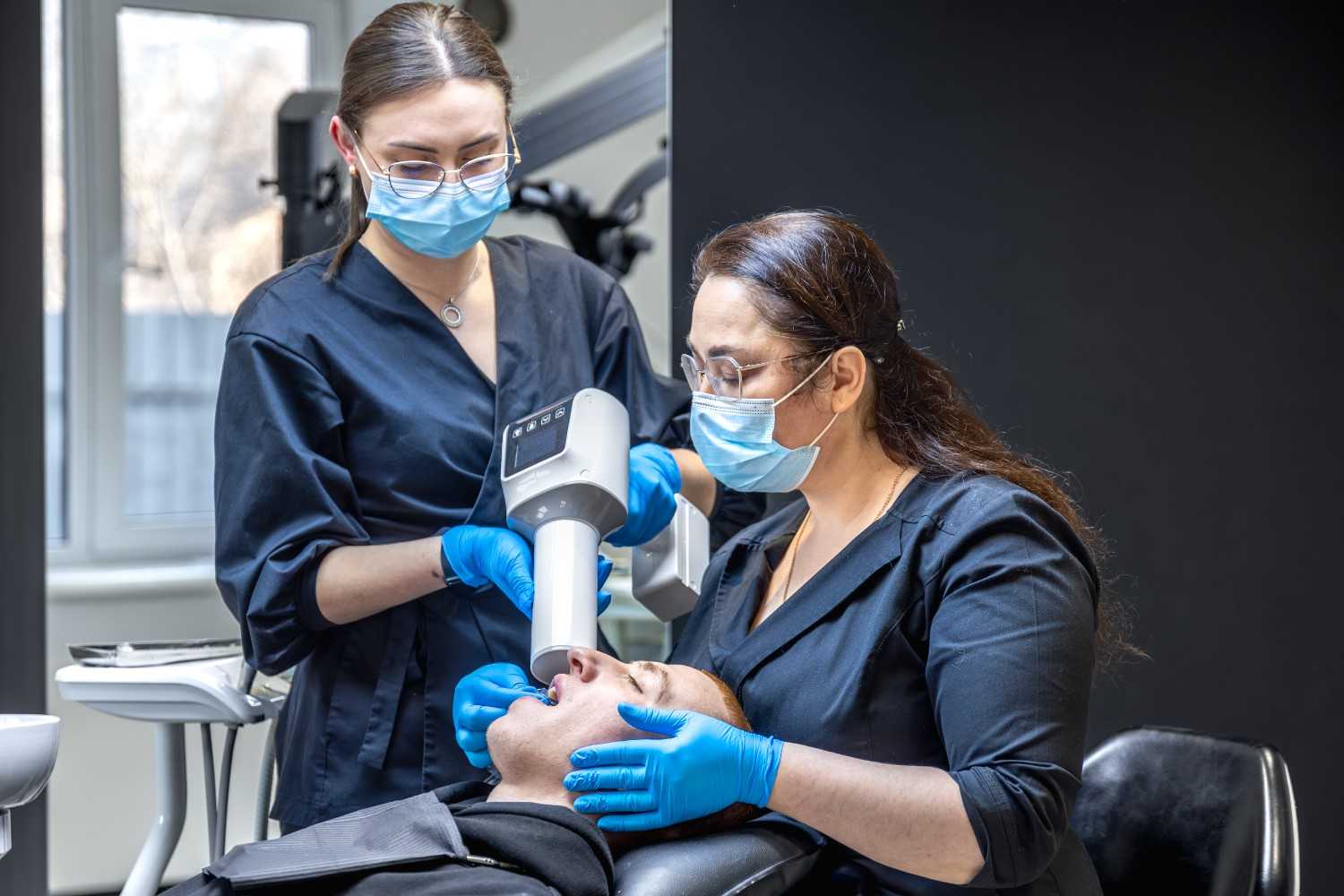 Best Biomimetic Dentist Specialist in Shahdara